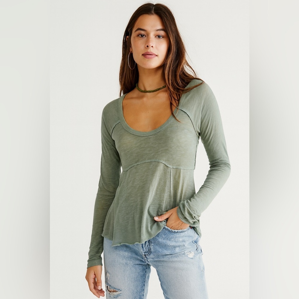 🚨 3 for $25 - FREE People intimately peplum mint top